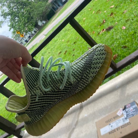 Yeezy - Picture 5 of 7